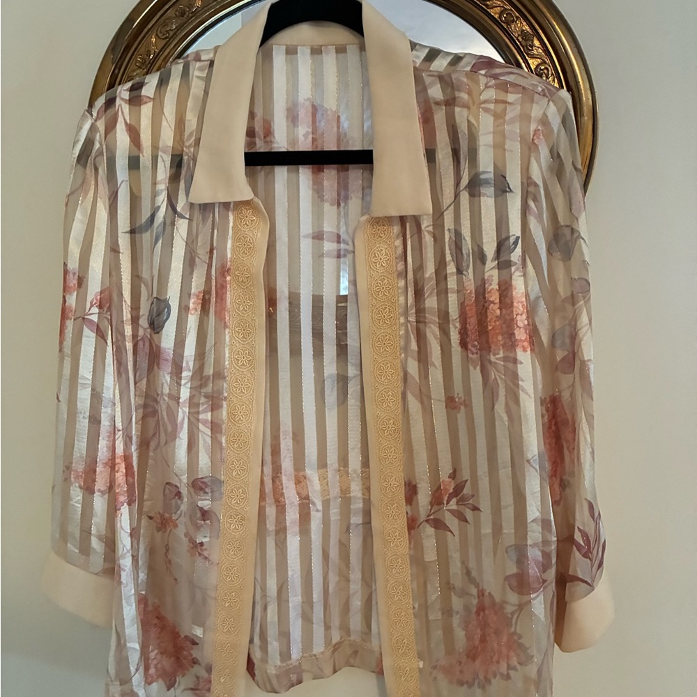 Vintage R&M Richards Cream and Pink Sheer hydrangeas 🪻print open blouse